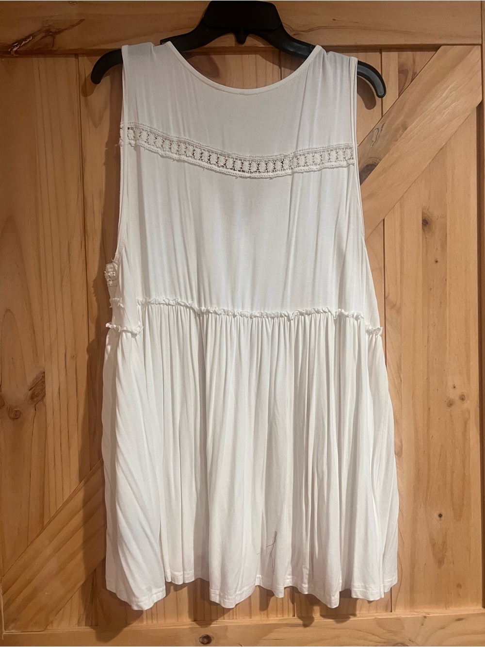 POL White V-Neck Crochet-Trim Tank Top - Picture 3 of 3